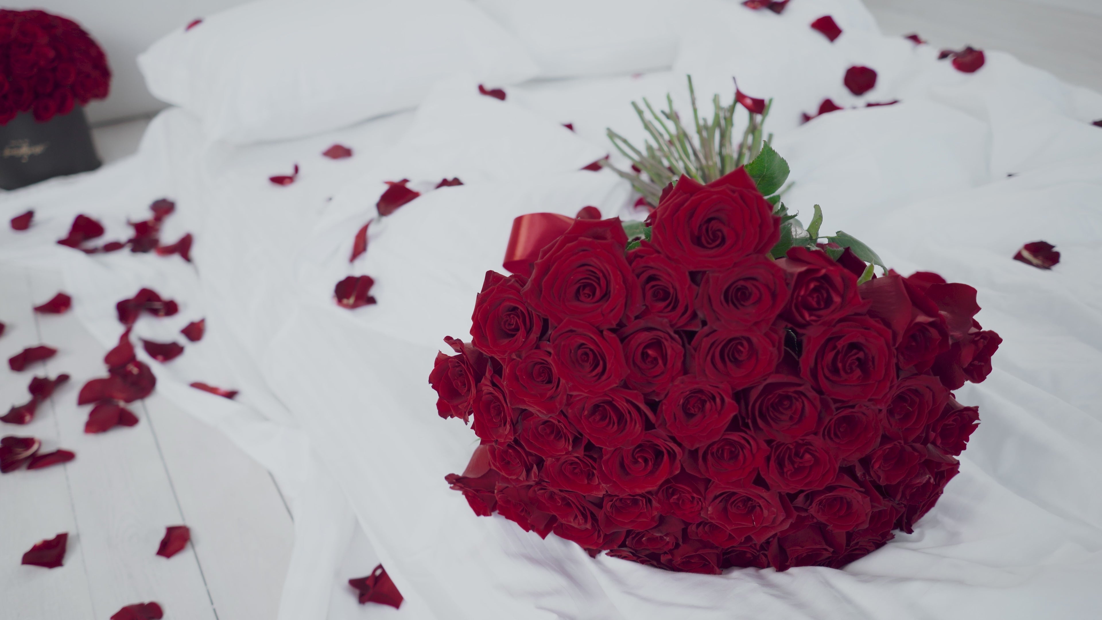 Load video: Luxury Roses Delivery Buckhead